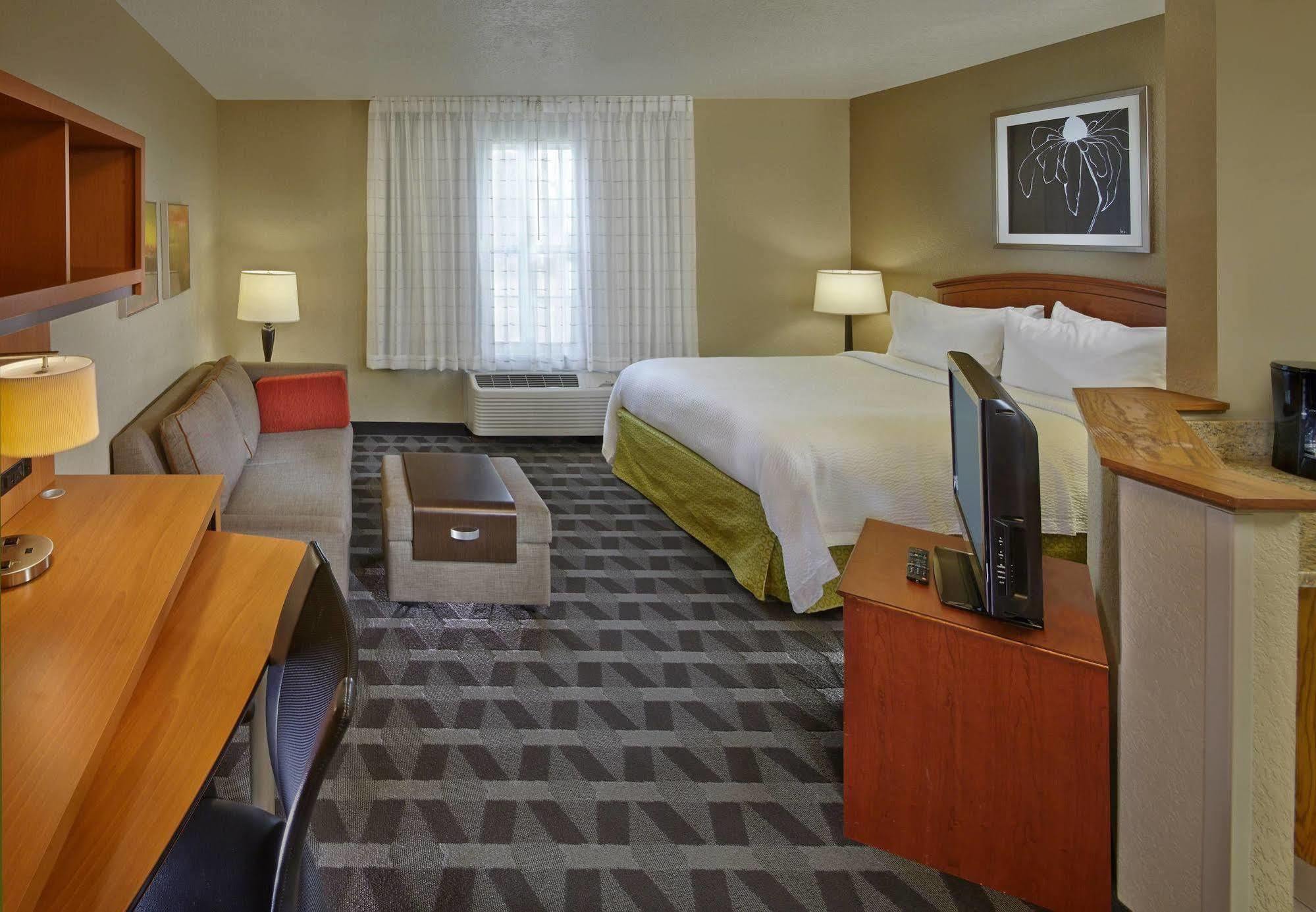 Towneplace Suites By Marriott St. Petersburg Clearwater Exterior photo