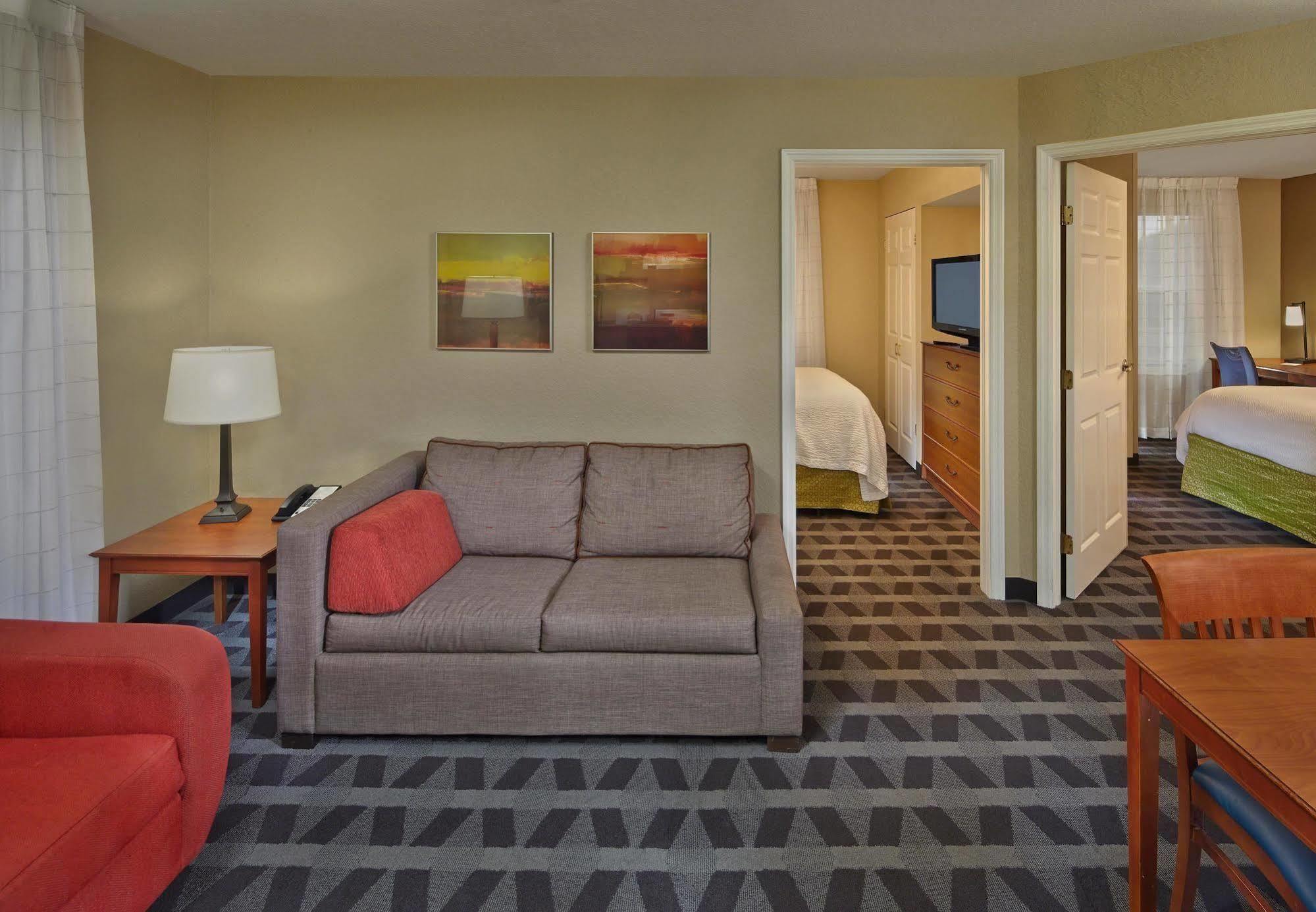 Towneplace Suites By Marriott St. Petersburg Clearwater Exterior photo