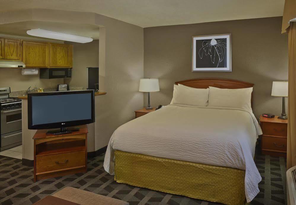 Towneplace Suites By Marriott St. Petersburg Clearwater Exterior photo