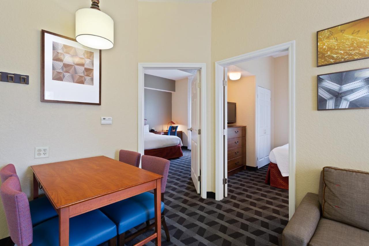 Towneplace Suites By Marriott St. Petersburg Clearwater Exterior photo