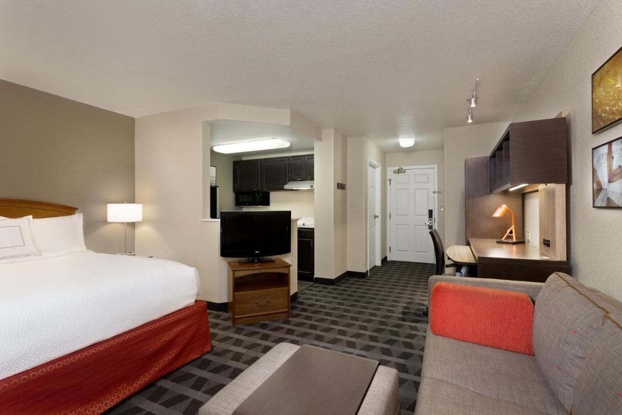 Towneplace Suites By Marriott St. Petersburg Clearwater Exterior photo