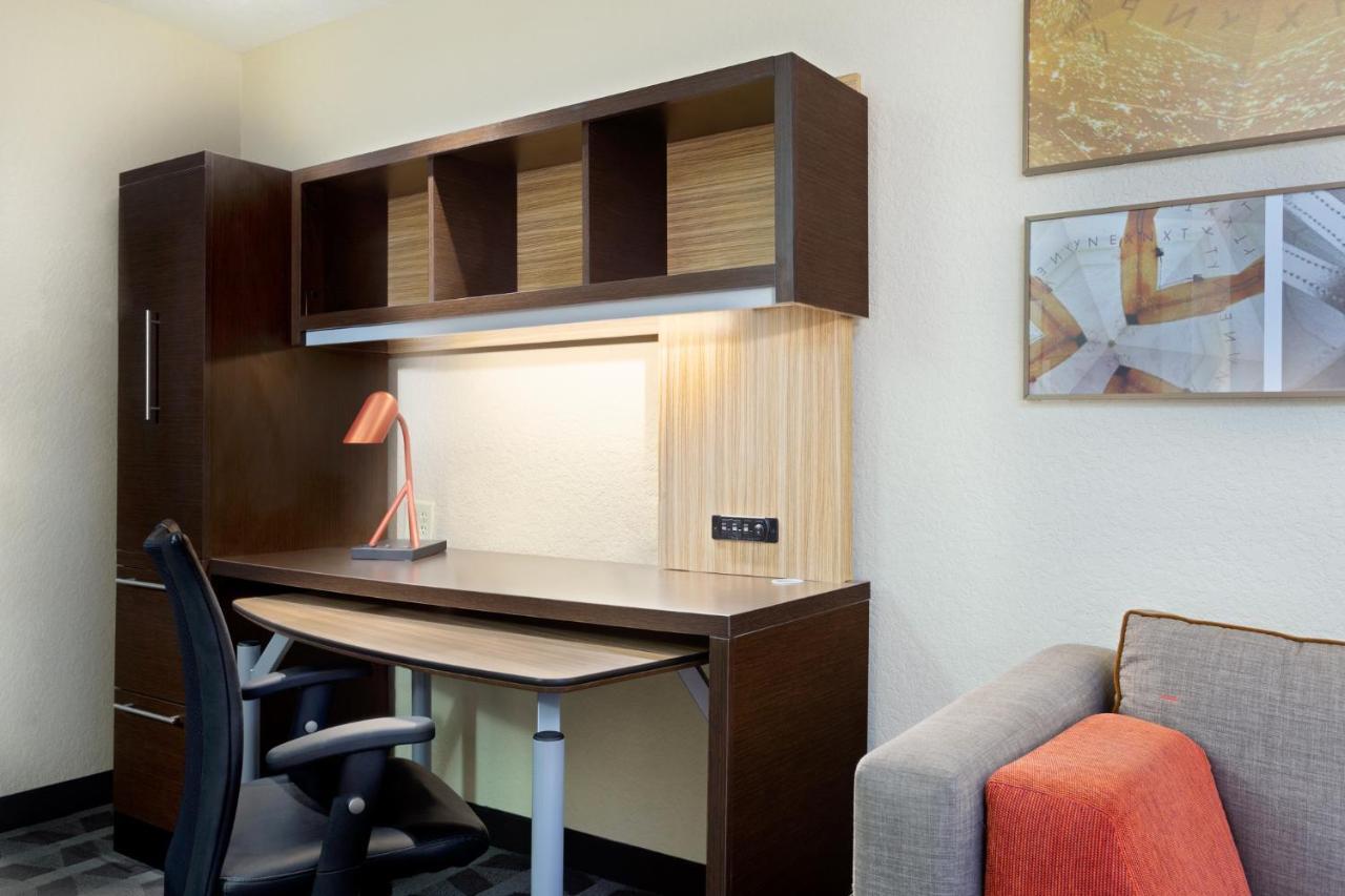 Towneplace Suites By Marriott St. Petersburg Clearwater Exterior photo