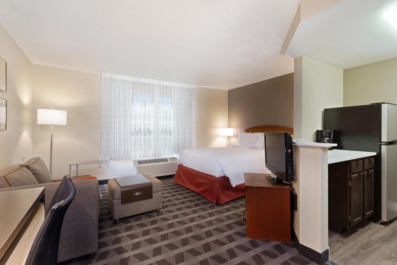 Towneplace Suites By Marriott St. Petersburg Clearwater Exterior photo