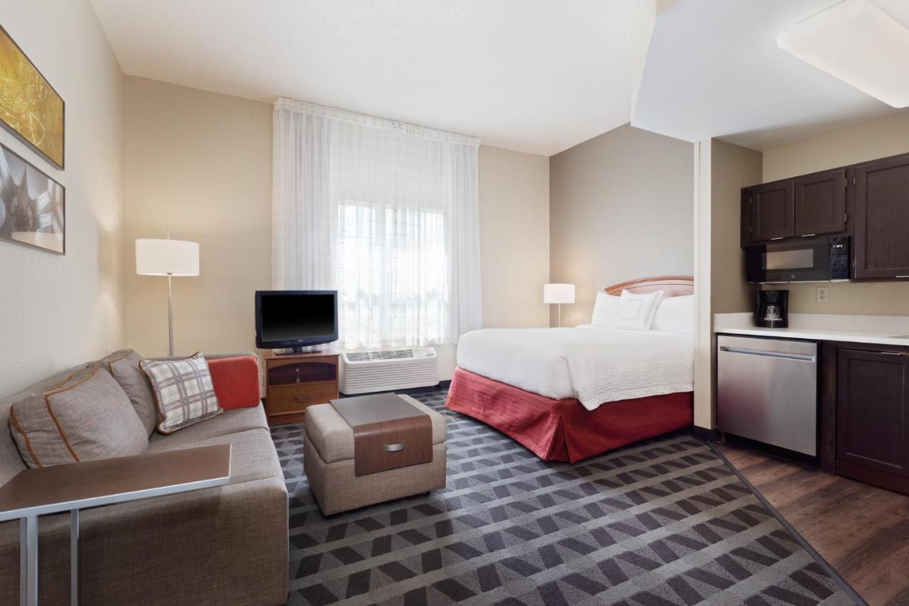 Towneplace Suites By Marriott St. Petersburg Clearwater Exterior photo