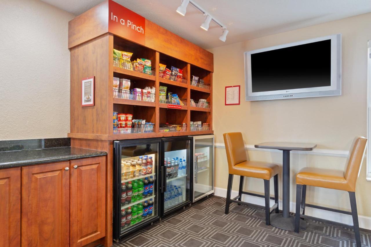 Towneplace Suites By Marriott St. Petersburg Clearwater Exterior photo