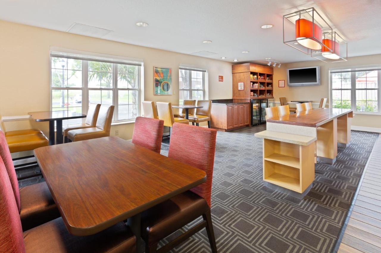 Towneplace Suites By Marriott St. Petersburg Clearwater Exterior photo