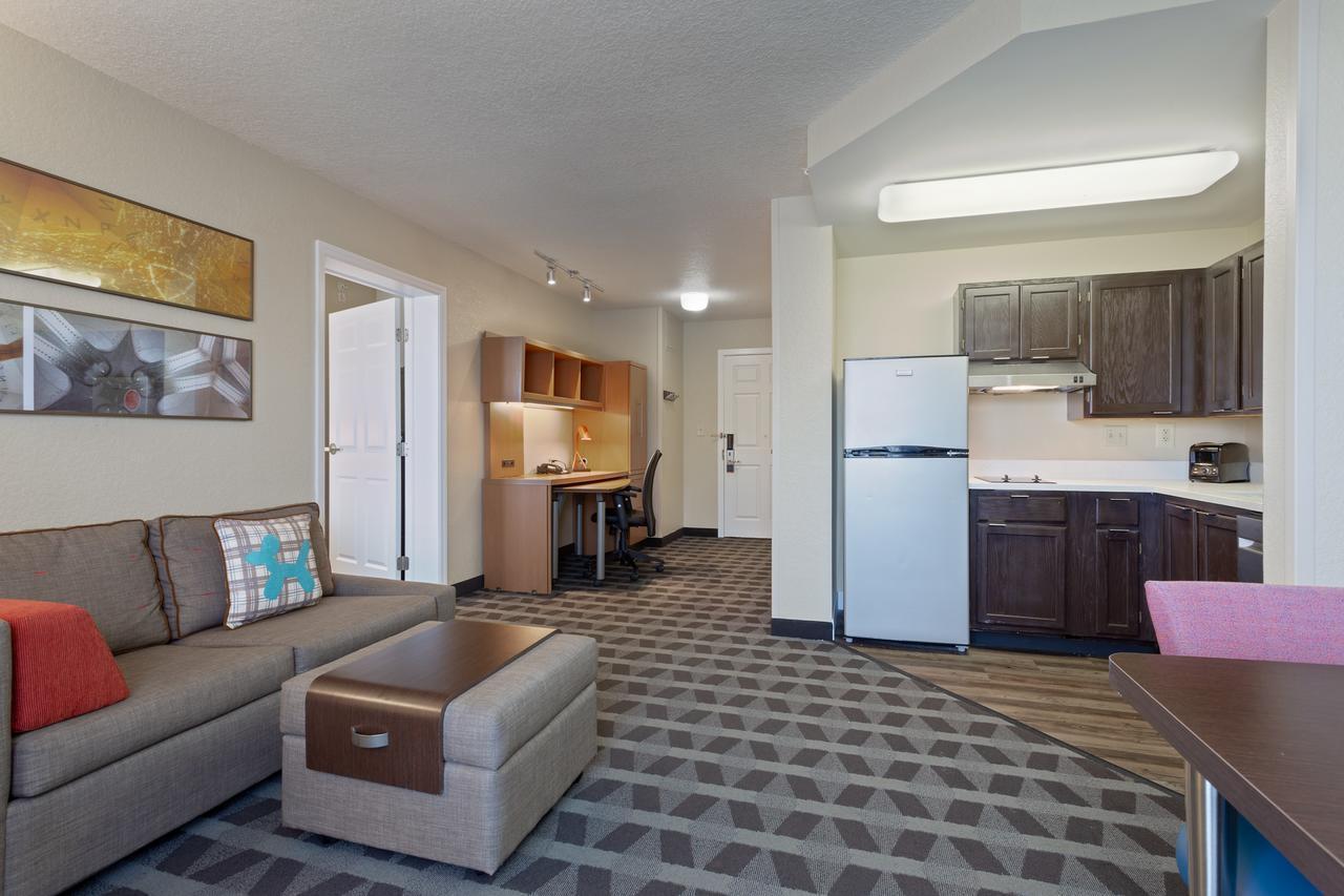 Towneplace Suites By Marriott St. Petersburg Clearwater Exterior photo