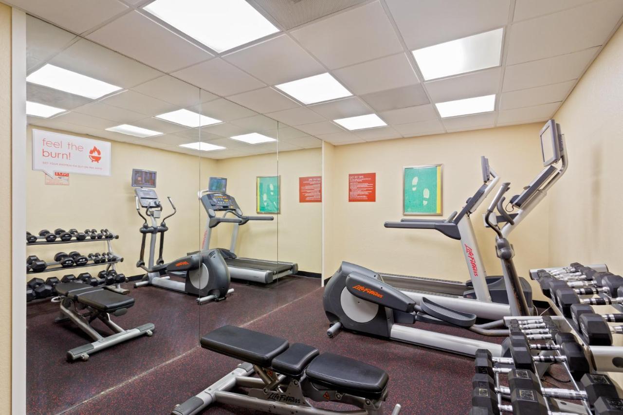 Towneplace Suites By Marriott St. Petersburg Clearwater Exterior photo