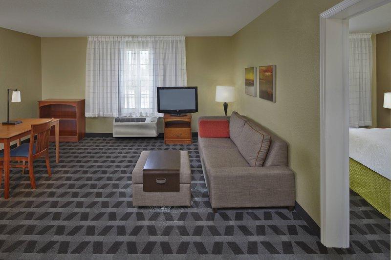 Towneplace Suites By Marriott St. Petersburg Clearwater Exterior photo